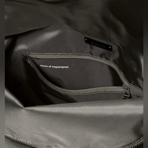 Lululemon All Night Festival Bag Vol 10L (Large) in Green - Picture 6 of 13